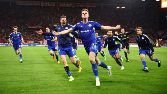 开云体育官网-再次补时绝杀保级现曙光 如此沙尔克应当留在德甲